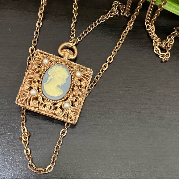 Vintage Unsigned Victorian Lady Cameo Pendant Necklace - Picture 8 of 15